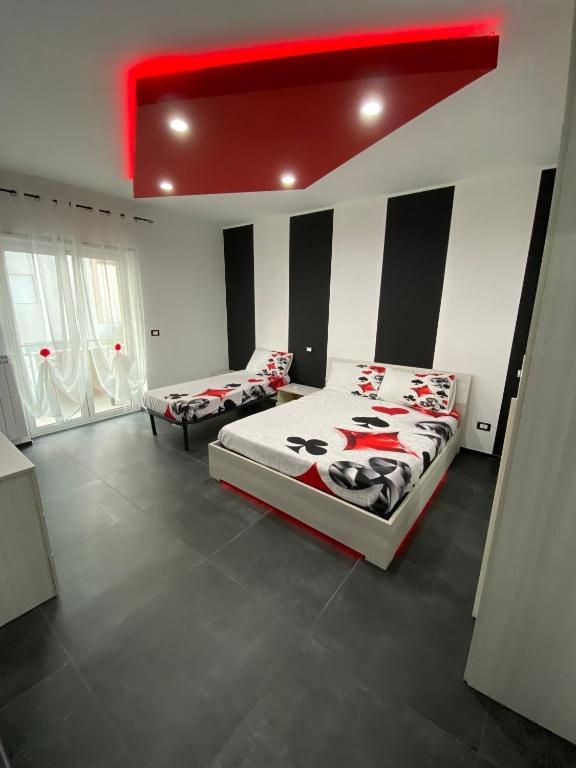 IRIS ROOM room 6